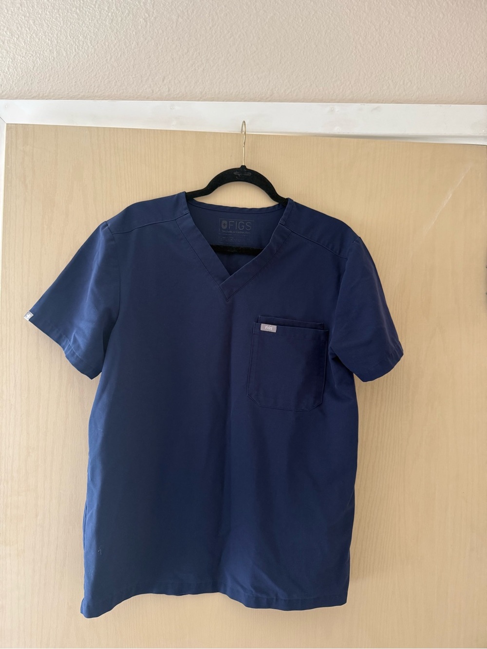 FIGS Men’s Navy Scrubs – Size Medium